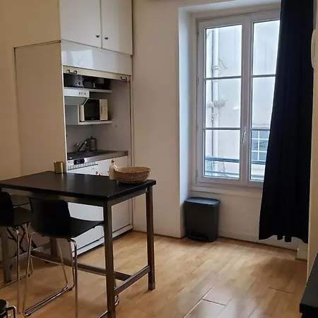 Cozy Cocoon Near The Louvre Museum Apartment