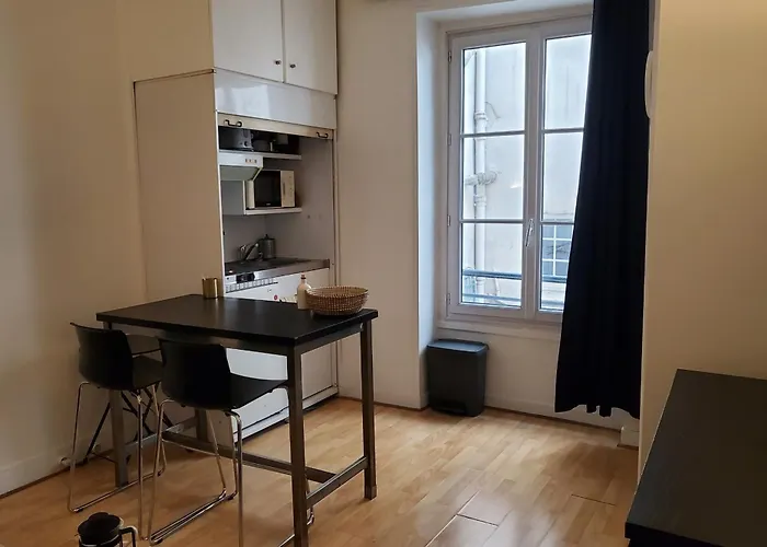 Cozy Cocoon Near The Louvre Museum Apartment